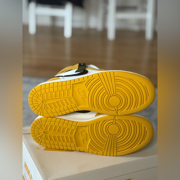 Air Jordan 1 Retro High OG GS “Yellow Ochre” 6.5Y / Women’s 8 – Brand New w/ Box - Picture 11 of 13